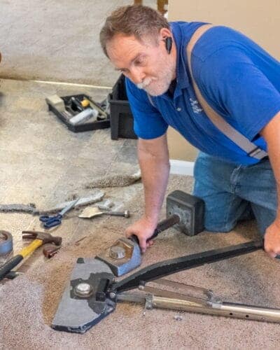 Carpet stretching and repair service